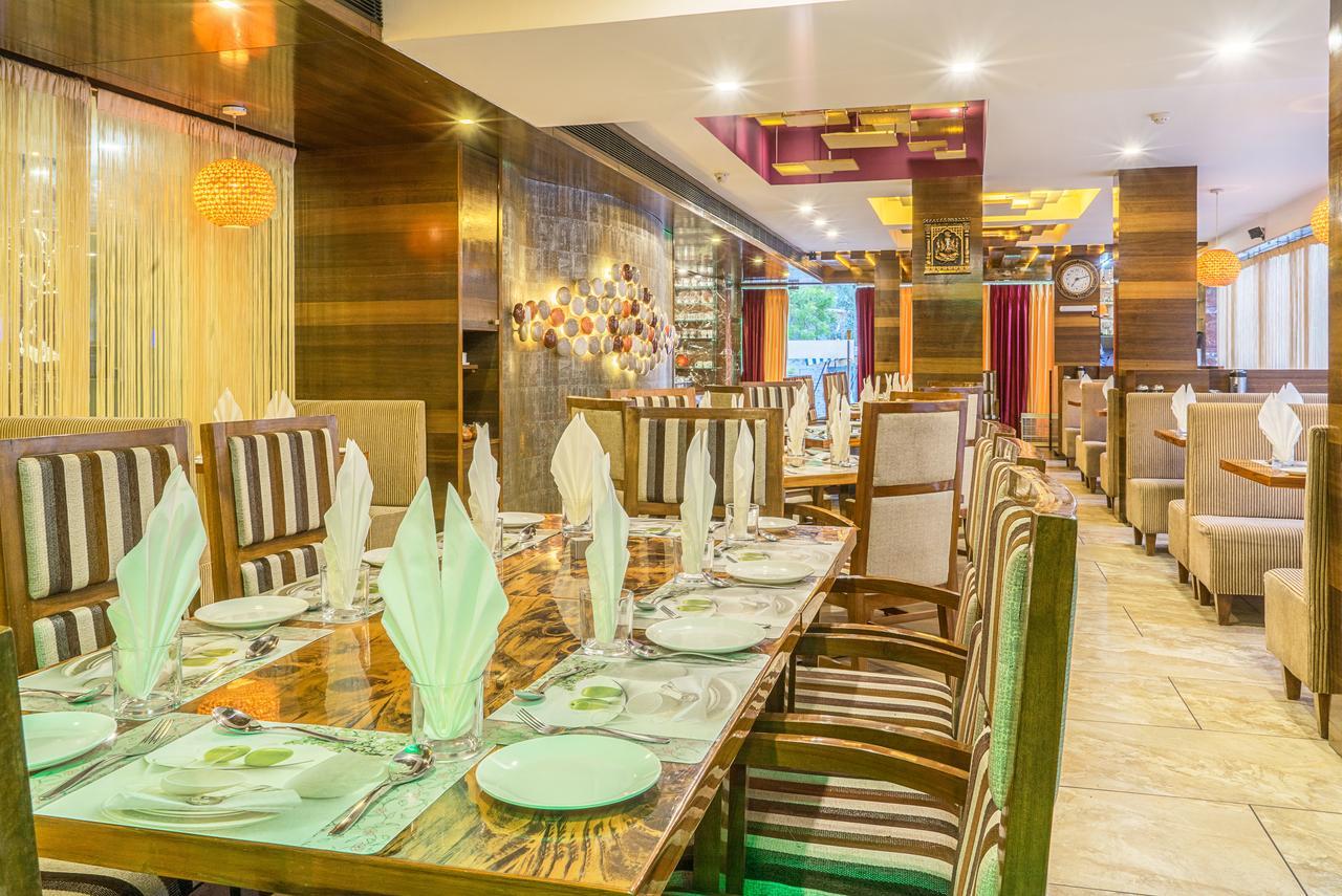 Super Inn Armoise Hotel Ahmedabad Buitenkant foto