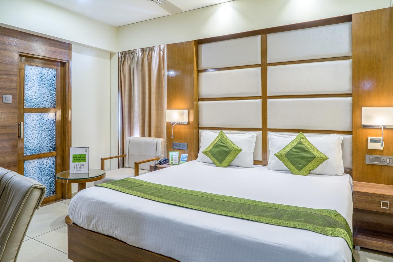 Super Inn Armoise Hotel Ahmedabad Buitenkant foto