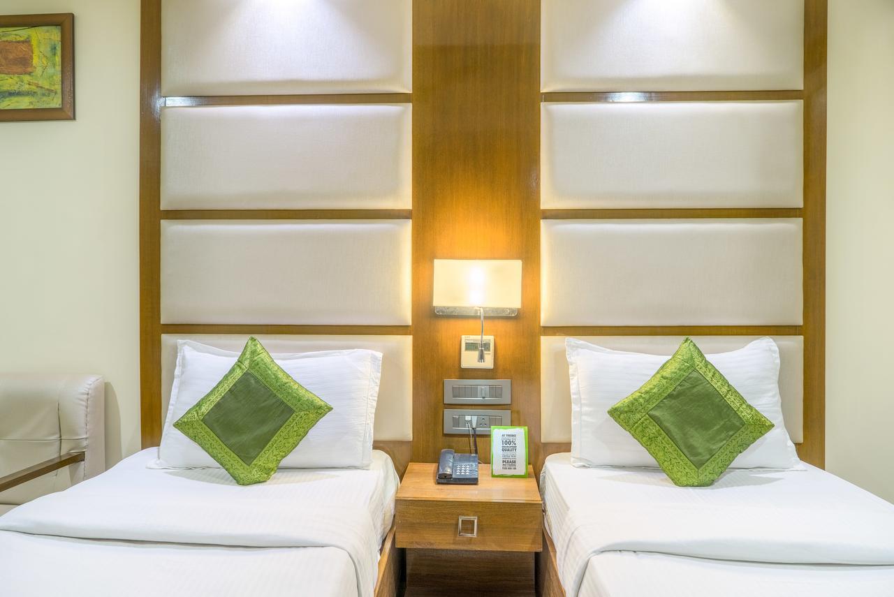 Super Inn Armoise Hotel Ahmedabad Buitenkant foto