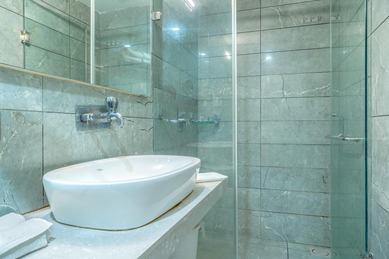 Super Inn Armoise Hotel Ahmedabad Buitenkant foto