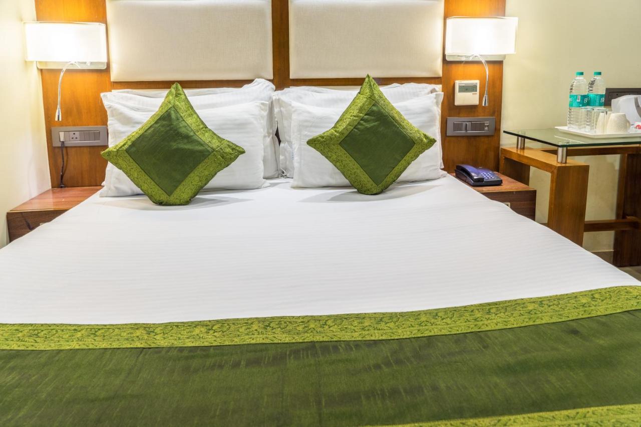 Super Inn Armoise Hotel Ahmedabad Buitenkant foto